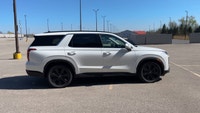 // ACCIDENT FREE!! // Experience full-size family comfort with this 2024 Hyundai Palisade Urban AWD,... (image 8)