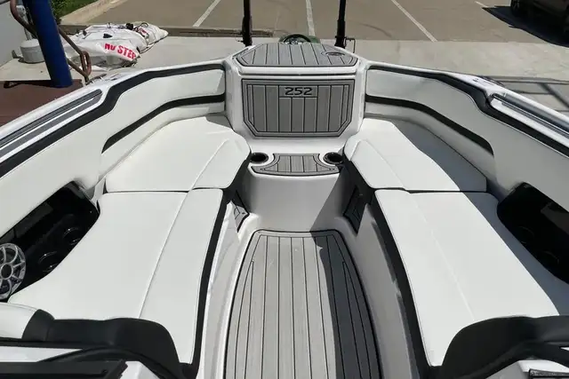 2025 Yamaha 252SE Mist Grey | Trailer included | Yamaha Cash reb in Powerboats & Motorboats in Kawartha Lakes - Image 15