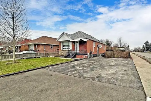1 BEDROOM IN A BASEMENT FOR RENT at 138 Bertrand Ave, Scarborough. KENNEDY / EGLINTON Available Righ...