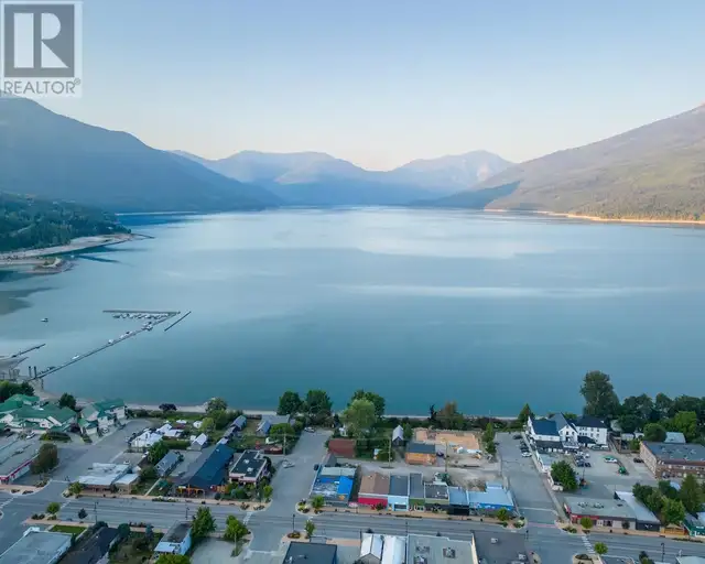 92 4TH Avenue Nakusp, British Columbia in Commercial & Office Space for Sale in Nelson - Image 7