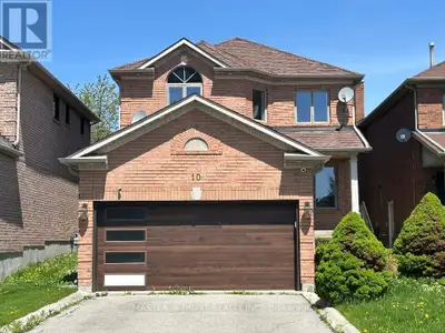 Enjoy exceptional convenience with a bus stop ,GO Stations . Situated in a quiet,safe, established n...