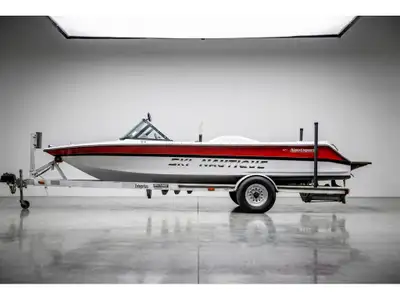 CTC50473B595 RARETÉ SUR LE MARCHÉ!Superbe Nautique 1995, un bateau de ski nautique classique reconnu...