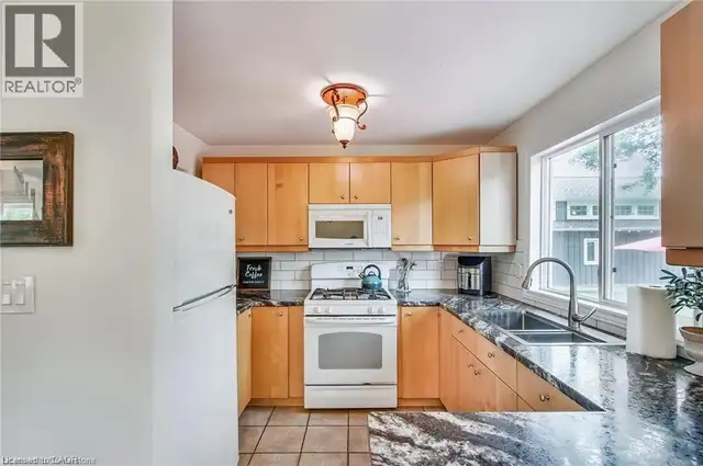 8 BEACH Road Lowbanks, Ontario in Houses for Sale in St. Catharines - Image 17