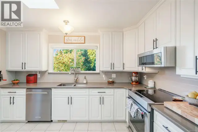 1720 McLauchlin Dr Courtenay, British Columbia in Houses for Sale in Comox / Courtenay / Cumberland - Image 5