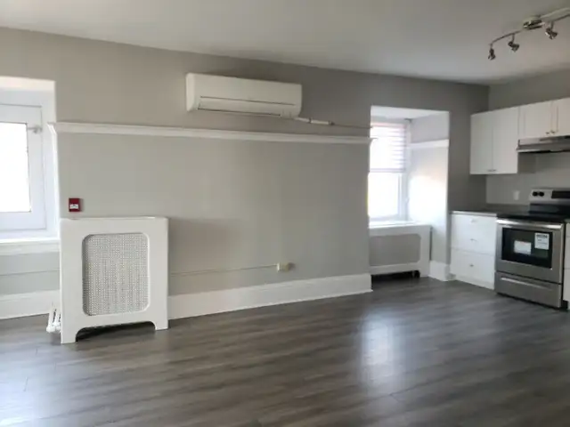 2 Bedroom Apt - Top Floor on Queen's63860084587907121