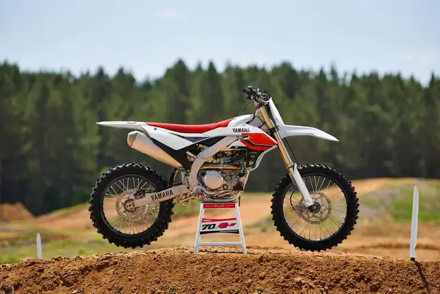 2026 YAMAHA YZ450F - 70th ANNIVERSARY - INSTANT CASH REBATE or 0 in Dirt Bikes & Motocross in Guelph - Image 7