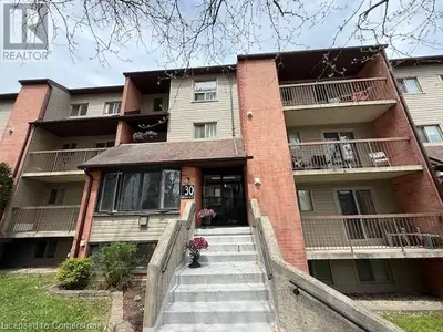 **Great opportunity for First Time Home Buyers, Investors and Parents**Minutes away from the Univers...