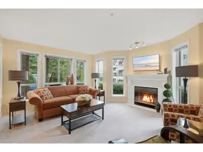 Beautifully Maintained OPEN CONCEPT 2 Bed 2 Bath FACING QUIET side of Bldg. TONS of light in this UP...