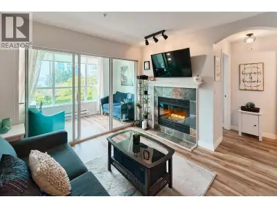 Enjoy Water and Downtown VIEWS from this renovated, south-facing, quiet 1 BDRM+DEN suite in the hear...