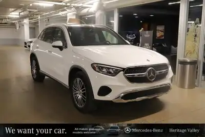This Mercedes-Benz GLC 300 has a powerful Intercooled Turbo Gas/Electric I-4 2.0 L/121 engine poweri...