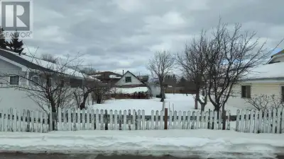 NEW LISTING ! LARGE 75' X 100' LOT ALLOWING MULITFAMILY DWELLING OR POSSIBLY TWO BUILDING LOTS. CALL...