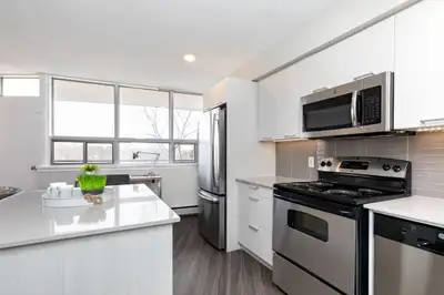 2 Bedroom in Etobicoke - Spacious - Renovated