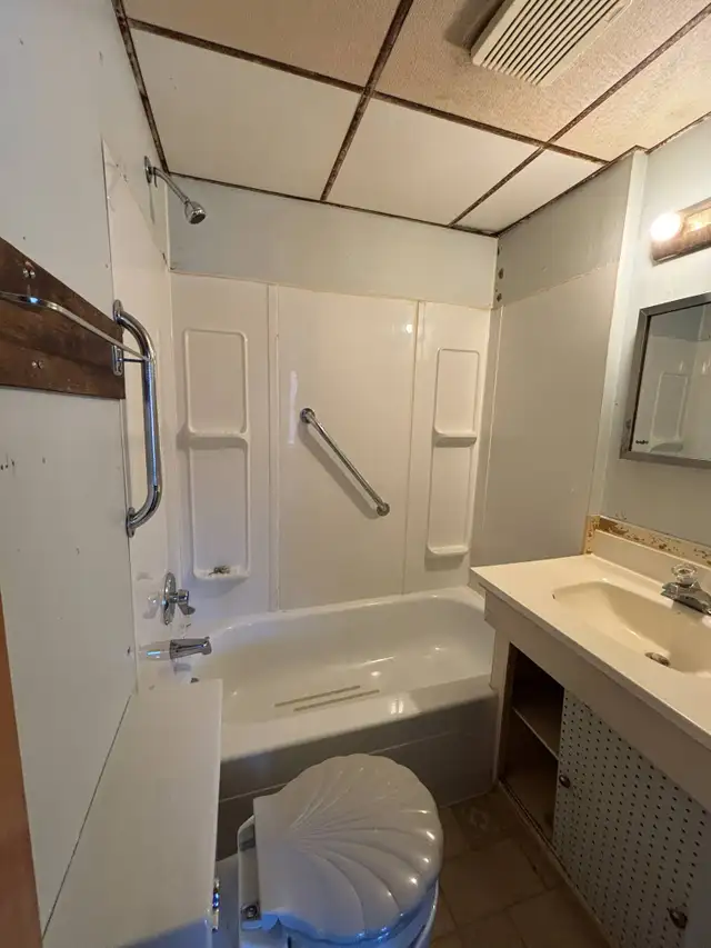 Unit A - 2 bedroom all inclusive - top floor! in Long Term Rentals in Sarnia - Image 7