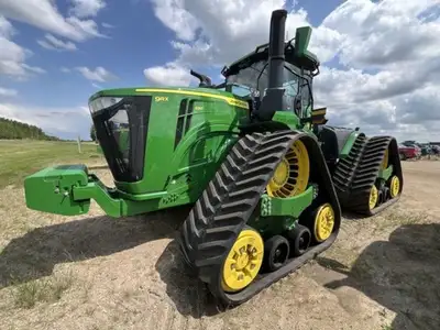 John Deere,13.6L,590HP, E18 PS Transmission w/Diff Lock, Camso Ag 6500, 36in. Tracks, 36X43Kg Suitca...
