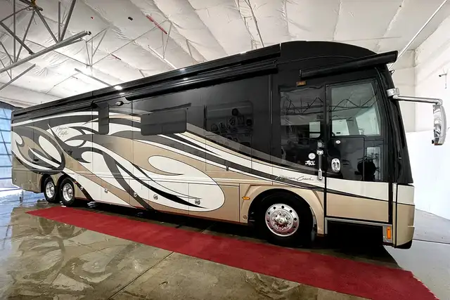 2014 American Coach Eagle 45T – Pre-Owned Class A Motorhome in RVs & Motorhomes in Red Deer - Image 3