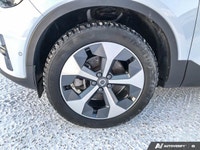 Sturdy and dependable, this 2024 Volvo XC40 Plus Dark Theme | AWD | Panoramic Sunroof | 360 View Cam... (image 9)