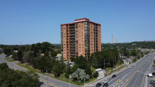 Starbury Tower features the largest apartments in bar none! Its great location close to the Four Cor...