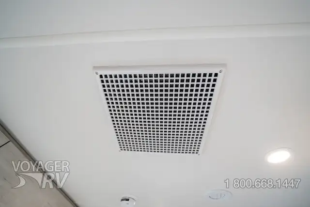 2027 Winnebago Sunflyer 22RS in Travel Trailers & Campers in Kelowna - Image 35