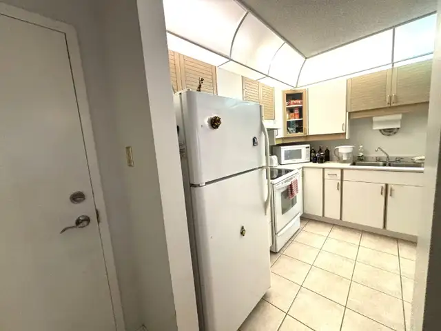 25-062 Lovely furnished condo in Halifax in Short Term Rentals in City of Halifax - Image 7