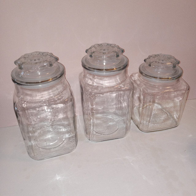 Set of 5 glass canisters with airtight seals in Kitchen & Dining Wares in Belleville - Image 2