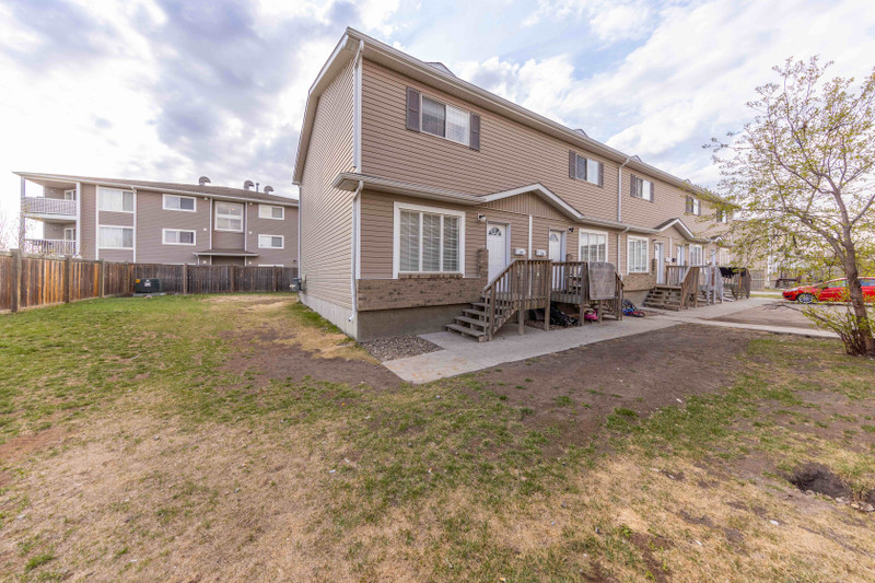 Corner Unit, A/C, Finished Basement, Move in Ready! Long Term Rentals Lloydminster Kijiji