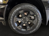 Leather Trimmed Bucket Seats, Remote Start System, Heated Front Seats, Heated Steering Wheel, Ventil... (image 8)