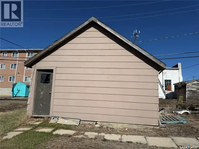 112 1st AVENUE W Kindersley, Saskatchewan in Houses for Sale in Saskatoon - Image 18
