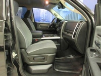 RAM 1500 CLASSIC 2022 SLT V8 5.7 LITRES HEMI CREW-CAB BOITE 5,7" 4X4 TOUT ÉQUIPÉ / CAMÉRA DE RECUL /... (image 6)