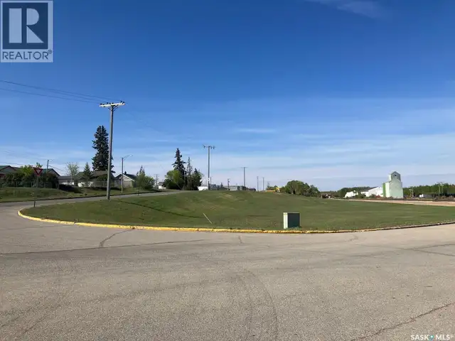 201 Railway AVENUE E Nipawin, Saskatchewan in Land for Sale in Nipawin - Image 3