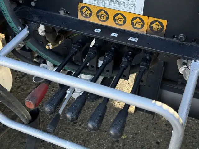 2015 Hino 358 22 Foot Dump Flatdeck with Amco Veba Crane and Air in Heavy Trucks in Regina - Image 21