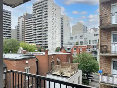 Apartment for Rent: 1445#3555 - 1445 Du Fort St.