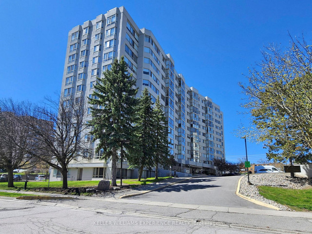 2 Bedroom 2 Bths located at Davis Dr / Lorne Ave in Condos for Sale in Markham / York Region