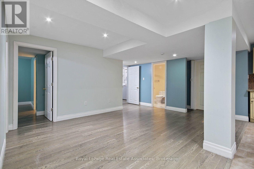 LOWER - 16 SERGIO MARCHI STREET Toronto (Downsview-Roding-CFB), 5