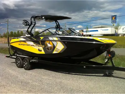 Mirabel : 450-565-1111 Granby : 450-777- 1101 Longeur / Length : 23' Largeur / Beam : 102'' Moteur /...