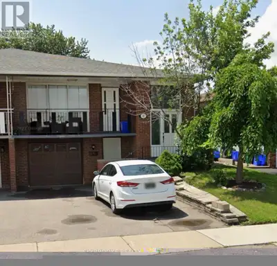 Beautiful Semi-detached Bungalow with great first impression. Welcome to this 3 bedroom plus in the...