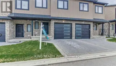 Prime Location, 4BR , 3WR , 2Car Parking With Spacious Townhome In Quiet High Demand Neighbourhood ....
