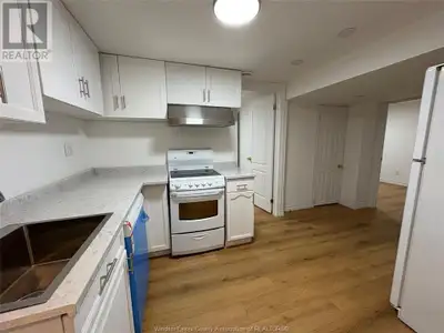 2148 TECUMSEH West Unit# LOWER Windsor, Ontario