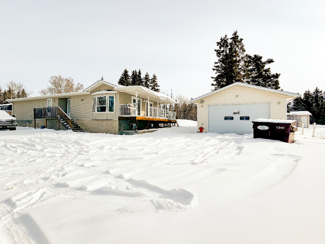 5 Bedroom Home on 1-Acre lot minutes from town in Houses for Sale in Fort St. John