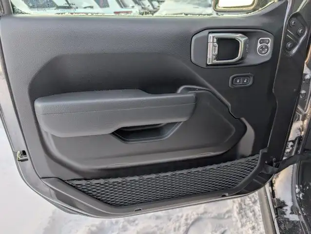 2026 Jeep Gladiator Willys in Cars & Trucks in Edmonton - Image 16