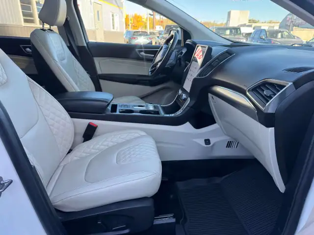 2024 Ford Edge Titanium5823838737354035213