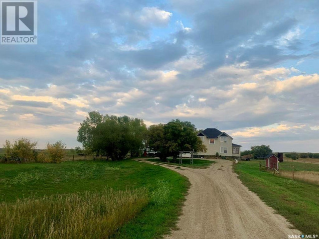 Letwiniuk Acreage Saskatchewan Landing Rm No.167, Saskatchewan in Houses for Sale in Swift Current - Image 2