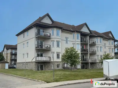 À vendre Condo 4 1/2 au rez-de-chaussée avec terrasse privée Animaux acceptés ? Quartier Côte d'Azur...