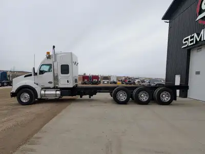 1 Owner 2015 Kenworth T880 Tri Drive Cab and Chassis Tridem KMS: 496,158 HRS: 17,790 Over $55k in wo...