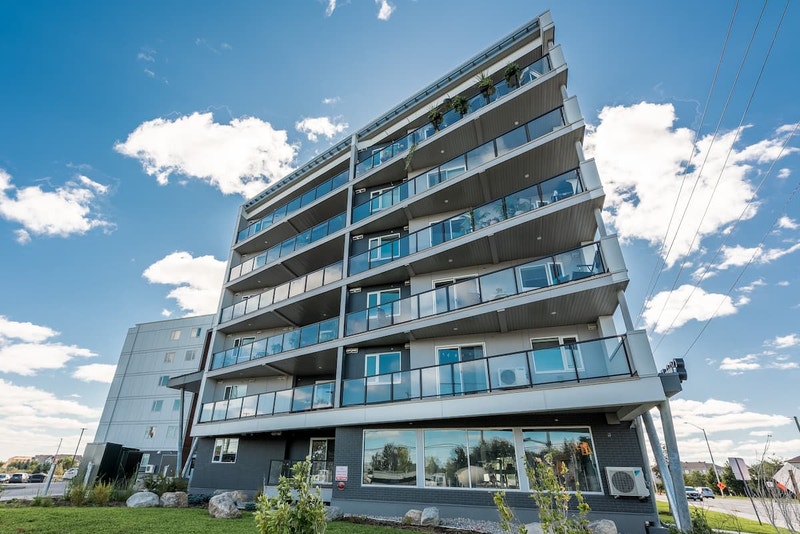 Eagle Pointe Bachelor available at 800 Eagleson Rd, Kanata Apa Long