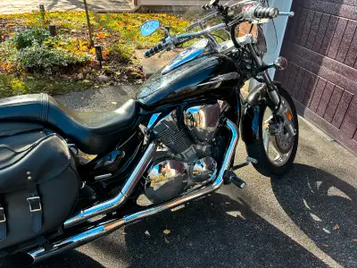 2007 hONDA 1300CC IN EXCELLENT CONDITION comes with 2 windshield