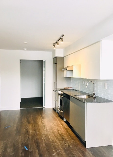 YORKDALE CONDO: 2 BEDS 2 BATHS CONDO W/ PARKING INCLUDED 4