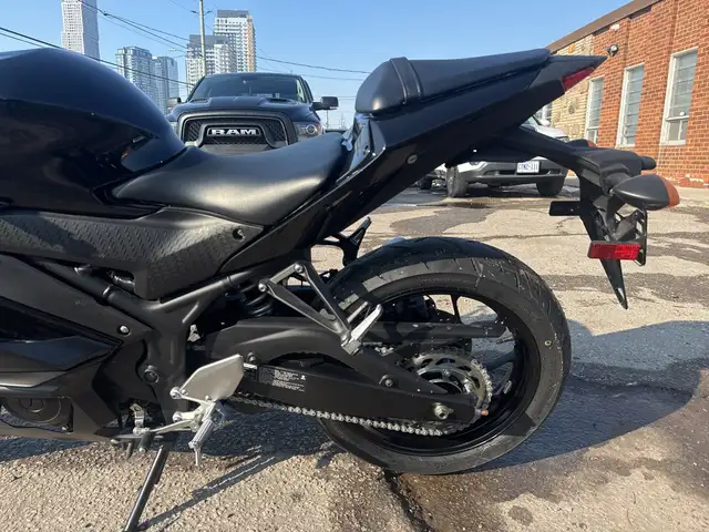 2023 Yamaha YZF-R3 ~ YAMAHA R3 ~ ABS ~ COOL BIKE ~ ONLY 18KMS ~ in Street, Cruisers & Choppers in City of Toronto - Image 17