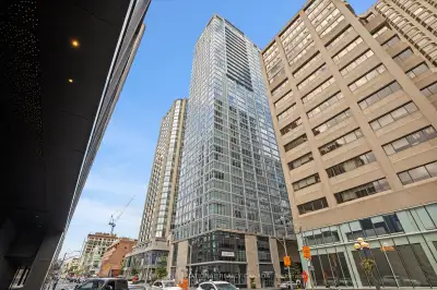 Experience luxurious urban living at its finest in this distinguished address, nestled in the vibran...