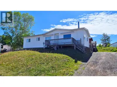 Move-in ready! Live affordably in this excellent neighbourhood. 3 bedroom double-wide modular on vie...