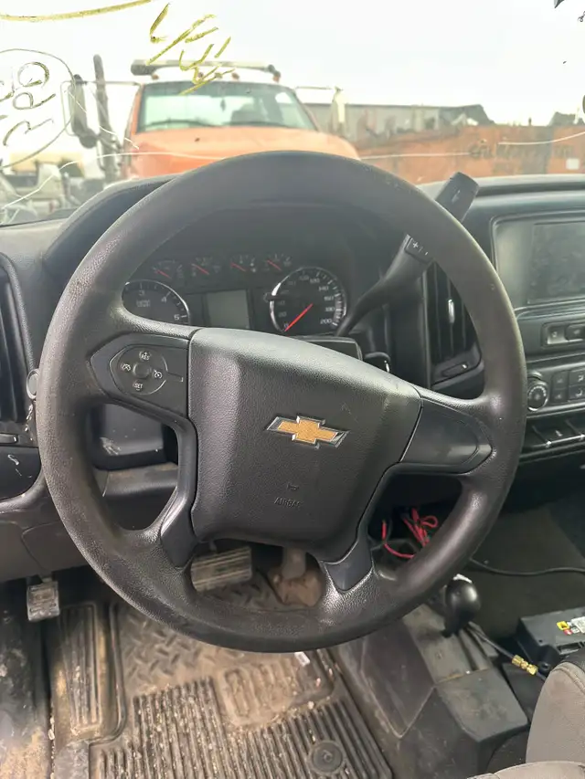 2017 CHEVY SILVERADO 1500 4X4 FOR PARTS! in Auto Body Parts in Calgary - Image 3